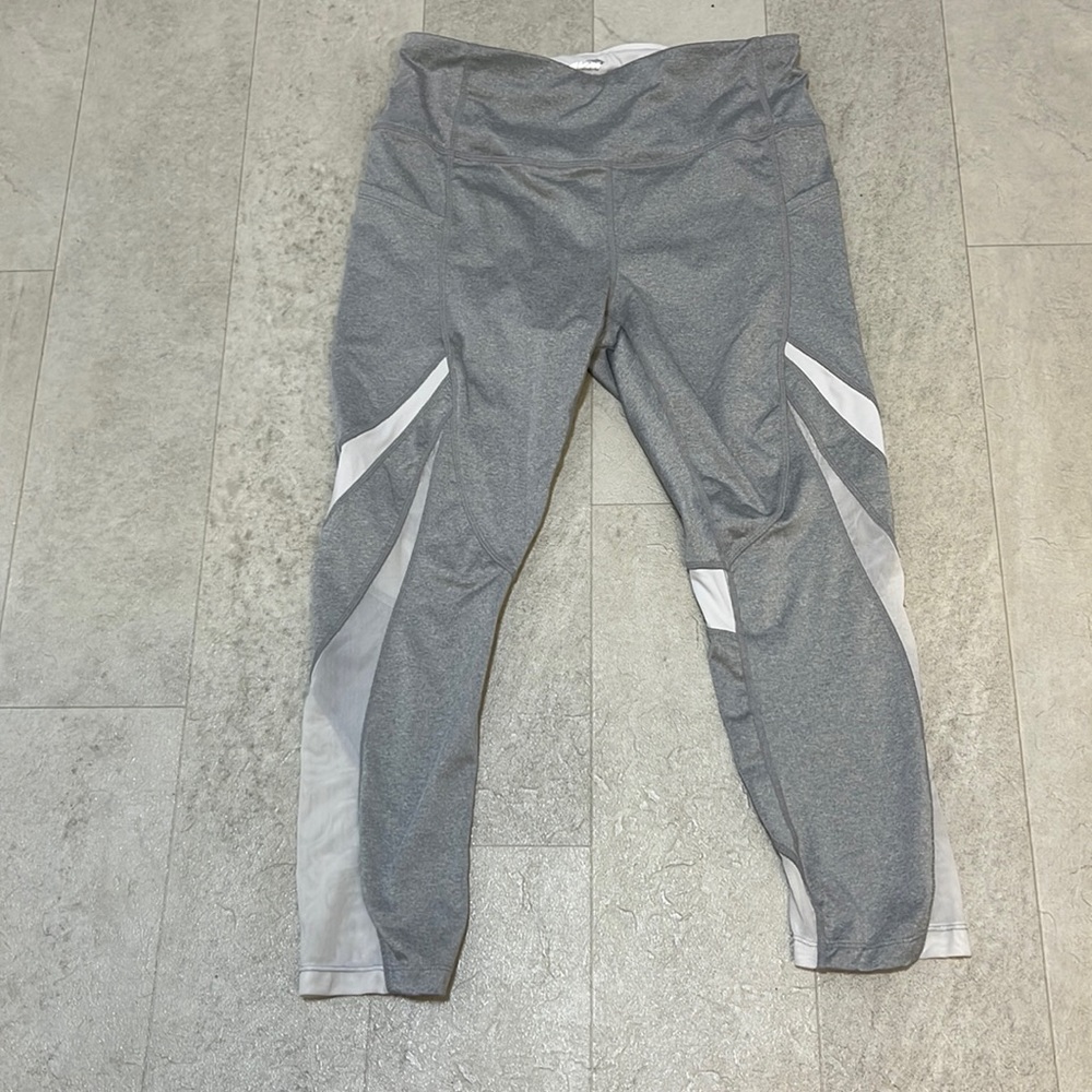 Avia Leggings Sz M Gray Mesh Cropped Capri Yoga Pants 8 10 Pocket Stretch